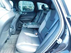 Fahrzeugabbildung Volvo XC60 B4 D AWD R-Design 'BLIS,Keyless'