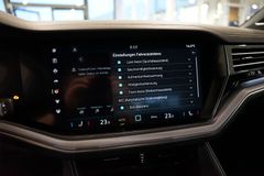 VW Touareg TDI R-Line | Leder | HuD | Luftfederung VW Touareg TDI R-Line | Leder | HuD | Luftfederung
