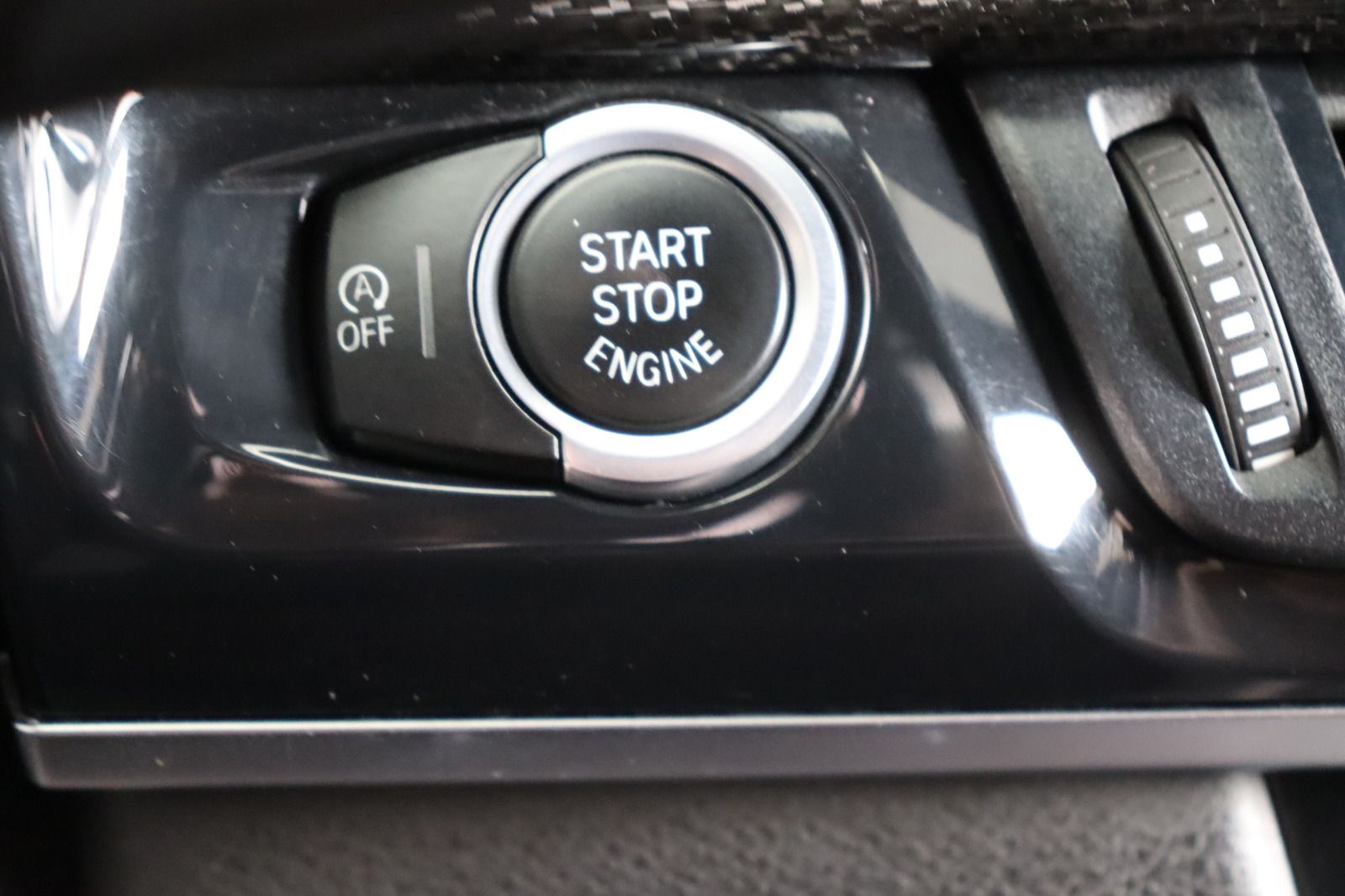 Fahrzeugabbildung BMW X6 M * HUD * LEDER * 360° Kamera