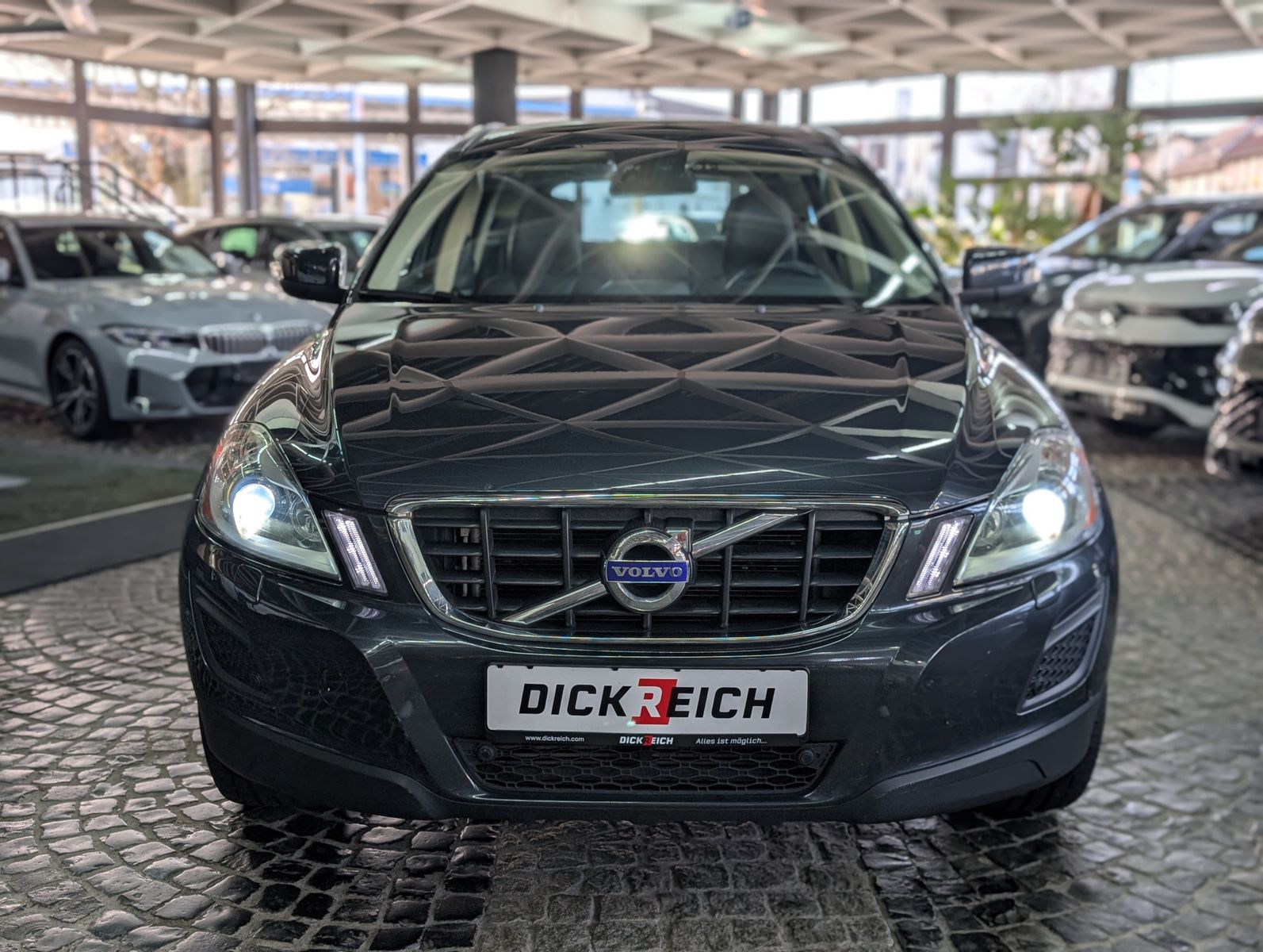 Fahrzeugabbildung Volvo XC60 Summum KAM MEMO LEDER XENON AHK SCHECKHEFT