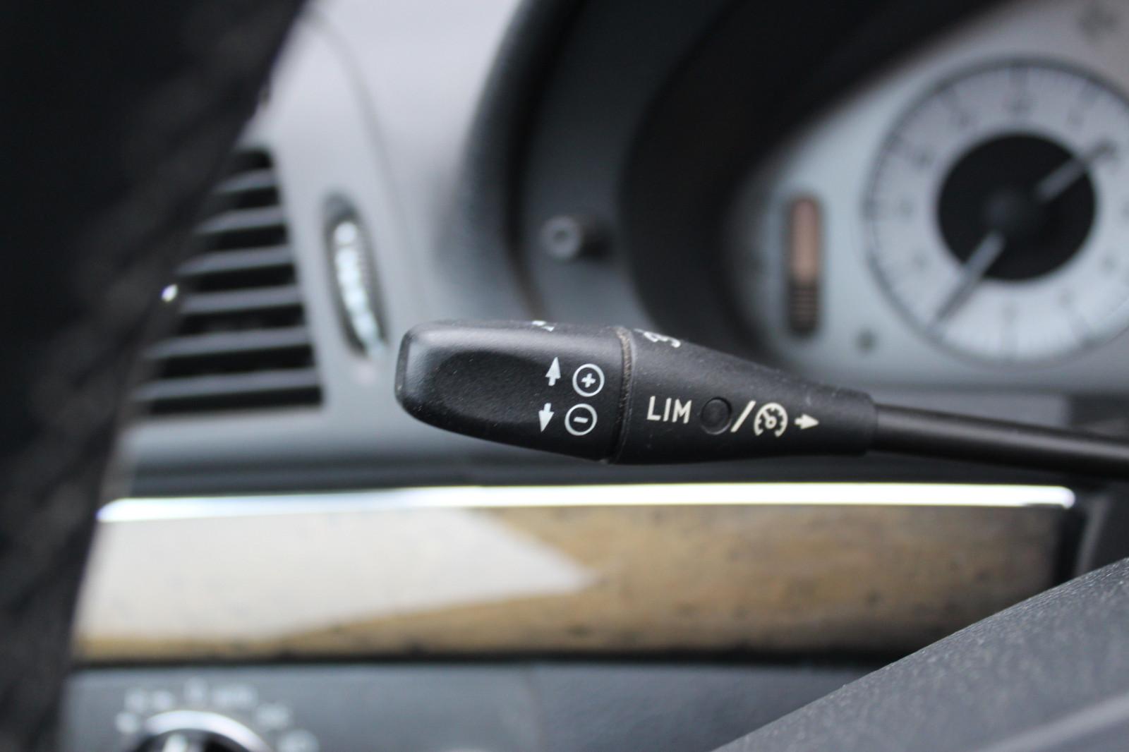 Mercedes-Benz E320 2005 — photo 19