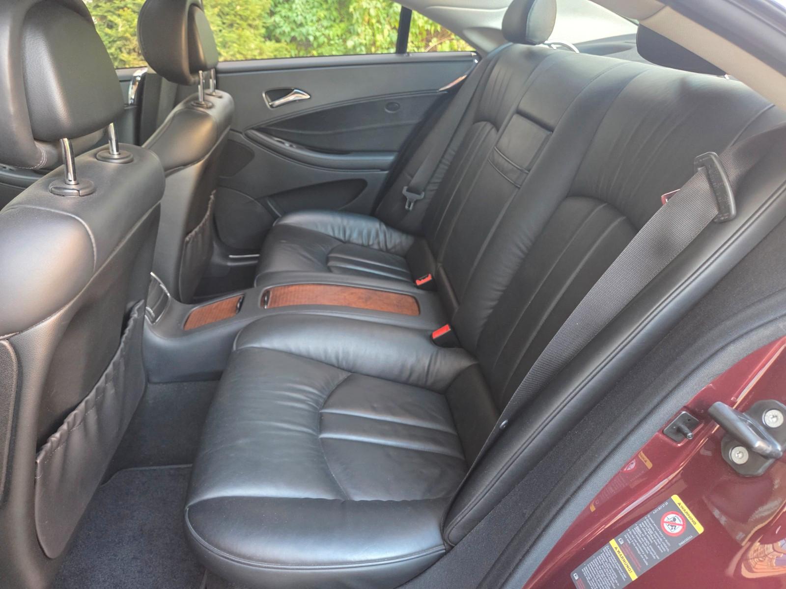 Mercedes-Benz CLS 300*DISTRONIC*SCHIEBEDACH*STANDHEIZUNG*19"*