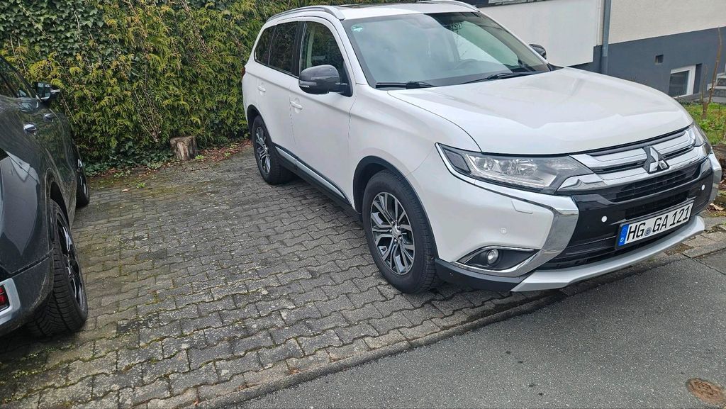 Image of Mitsubishi Outlander