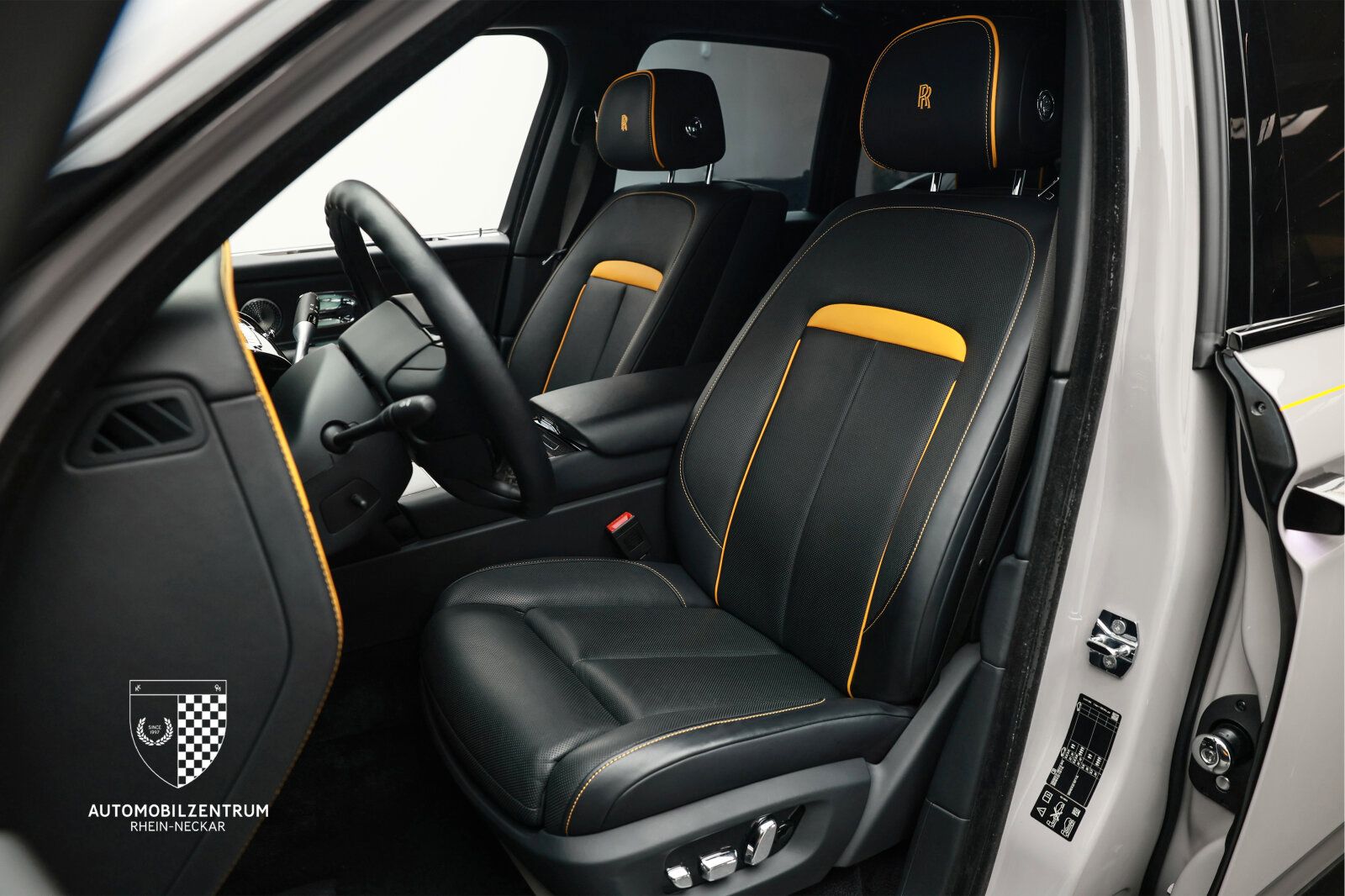 Rolls-Royce Cullinan Black Badge ImmersiveSeat/RearTheatre foto 16