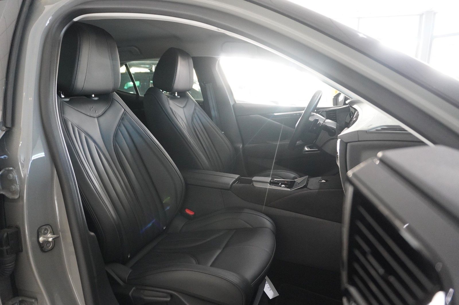 Fahrzeugabbildung DS Automobiles DS4 DS 4 E-Tense PERFORM. LINE PHEV NAVI/LED/DAB