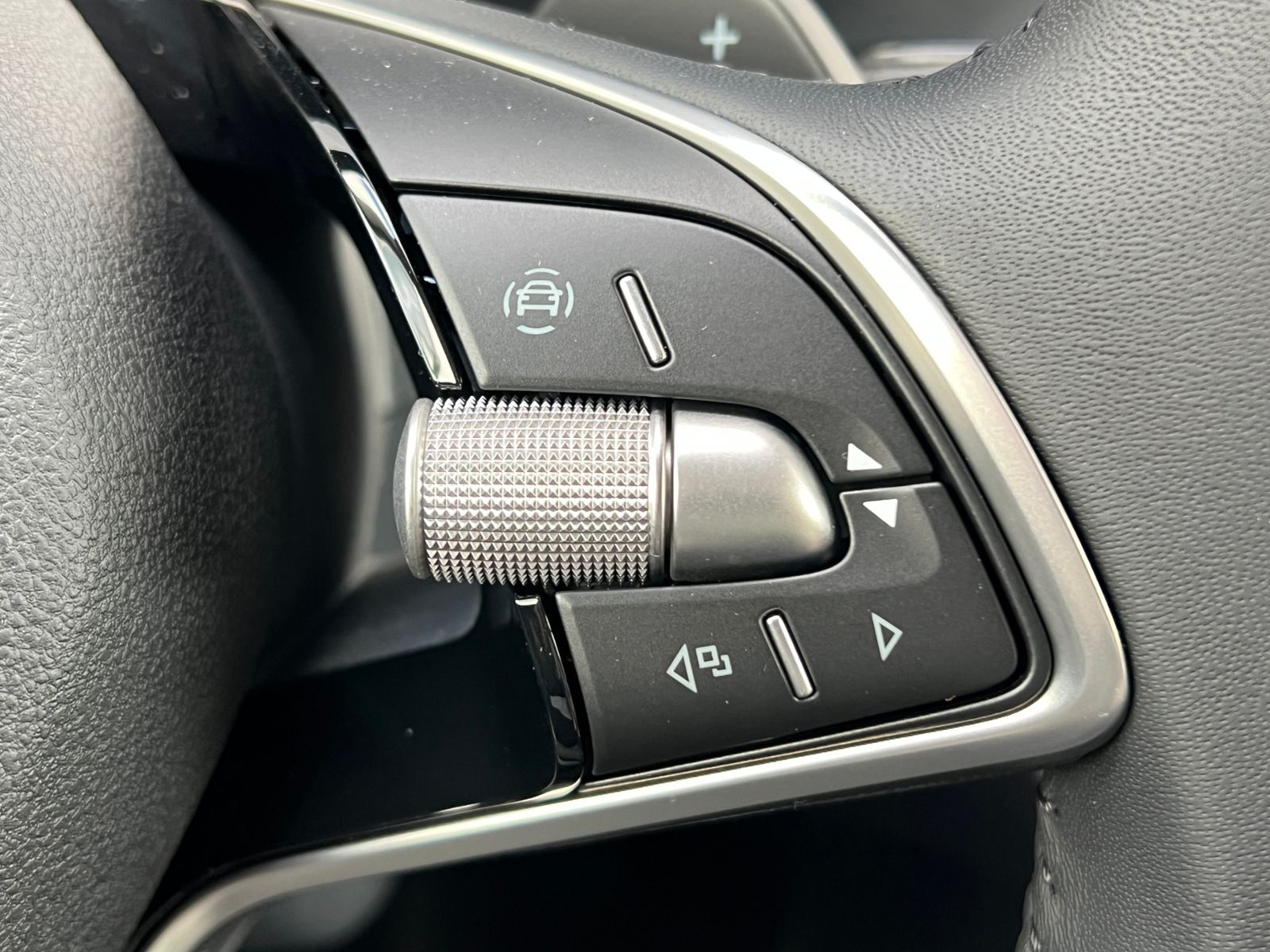 Fahrzeugabbildung SKODA Octavia Combi TOUR 2.0 TDI DSG *AHK, Travel Assi