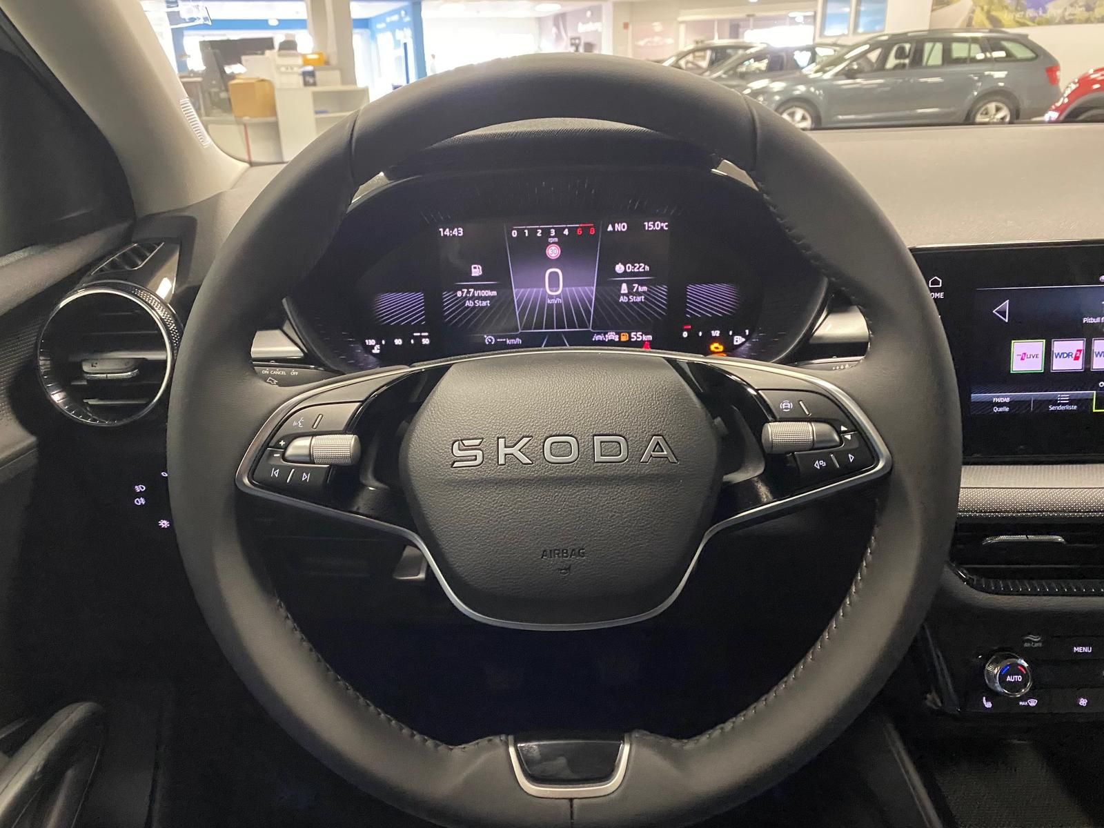 Fahrzeugabbildung SKODA Fabia 1.0 TSI+Garantie 2031+RüKAMERA+ALU+PDC+