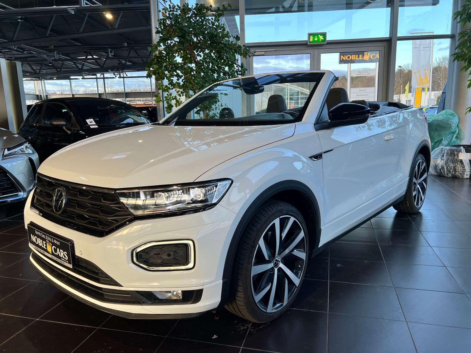 Fahrzeugabbildung Volkswagen T-Roc Cabrio R-Line Black AHK BEATS NAVI SHZ