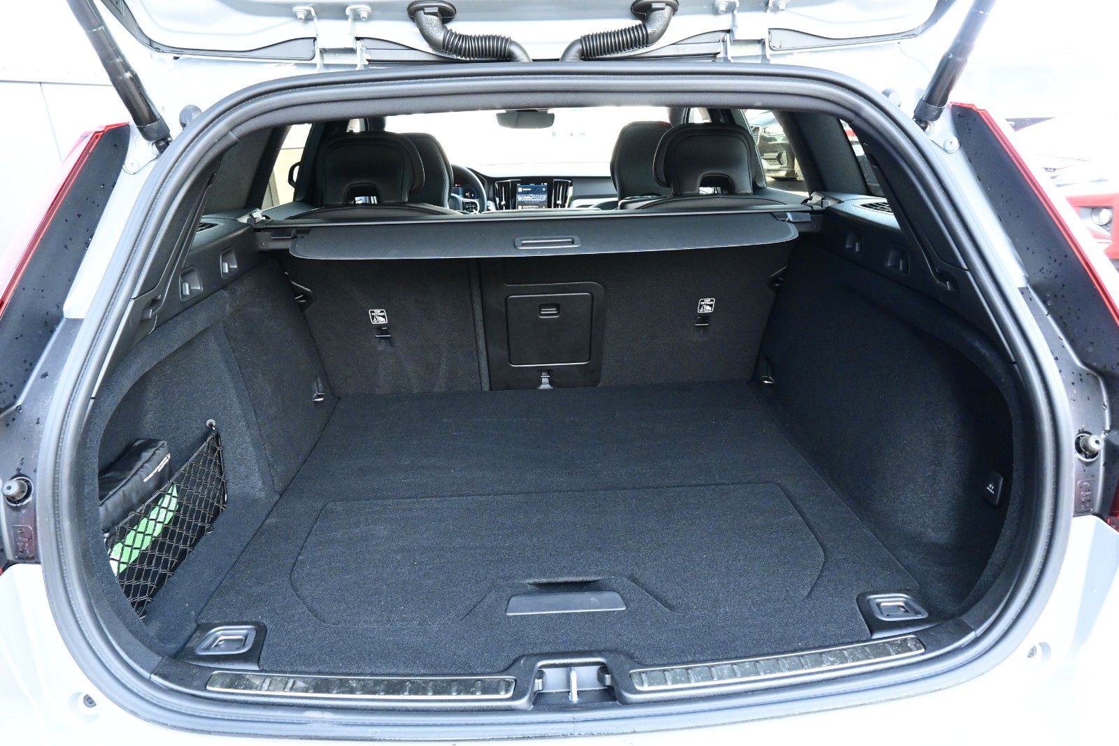 Fahrzeugabbildung Volvo V60 B4 D Auto Plus Dark*RFK*STDHZG*PANO*ACC
