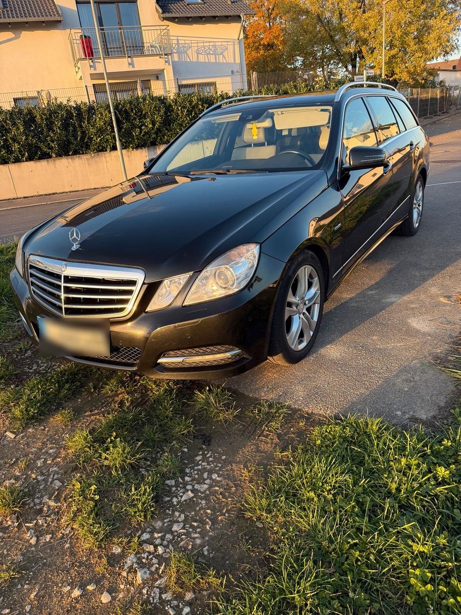 Mercedes-Benz E300 2010 — photo 9