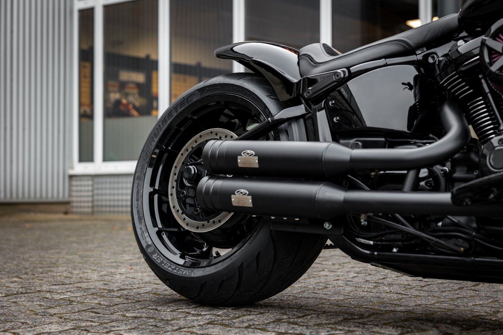 Fahrzeugabbildung Harley-Davidson DARK BOY FLFBS BLACK 117 MY25-H-D Kiel Custom