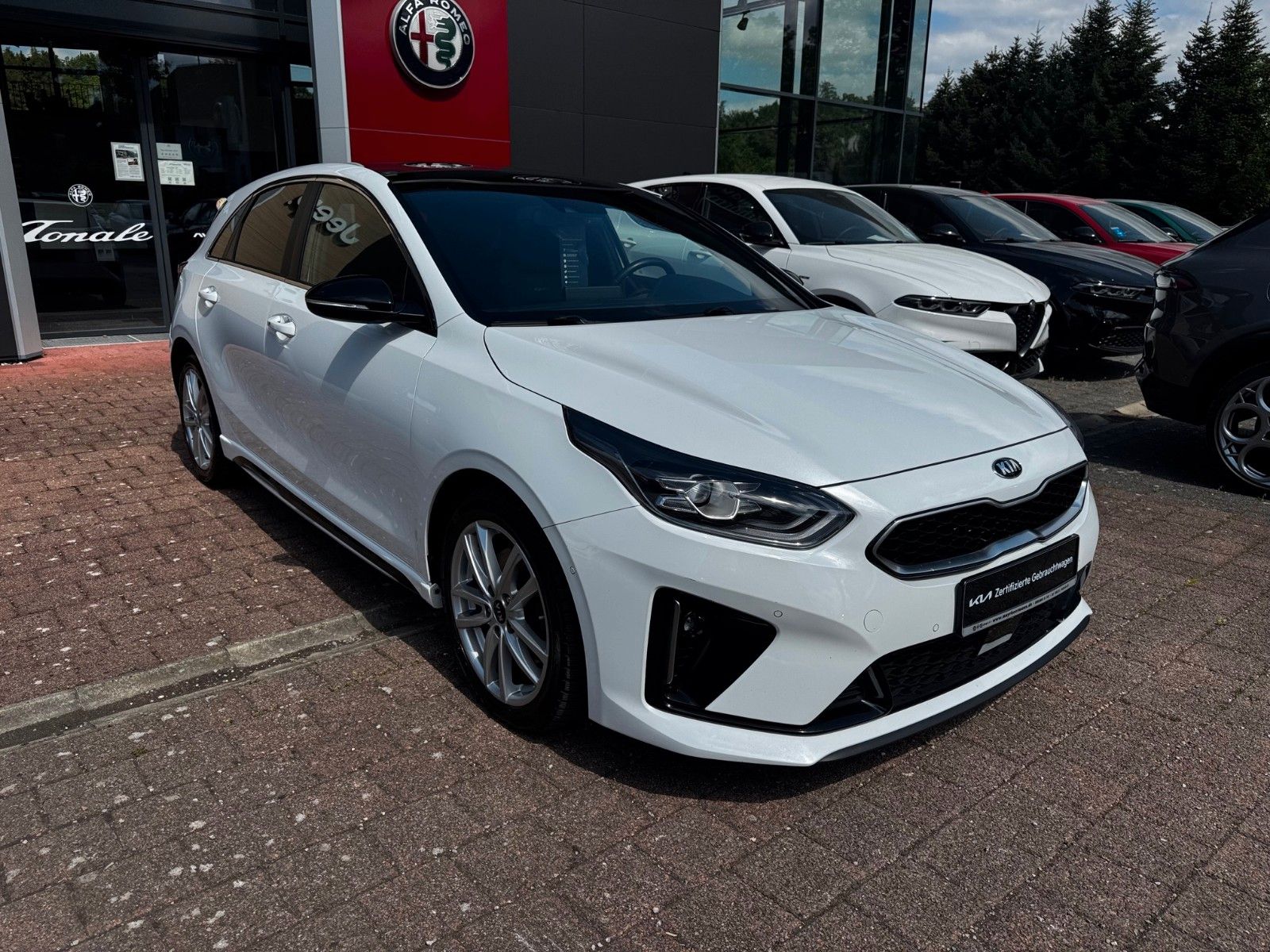 Fahrzeugabbildung Kia Ceed 1.4 GT-LINE GLASDACH NAVI KAMERA SITZHEIZUN
