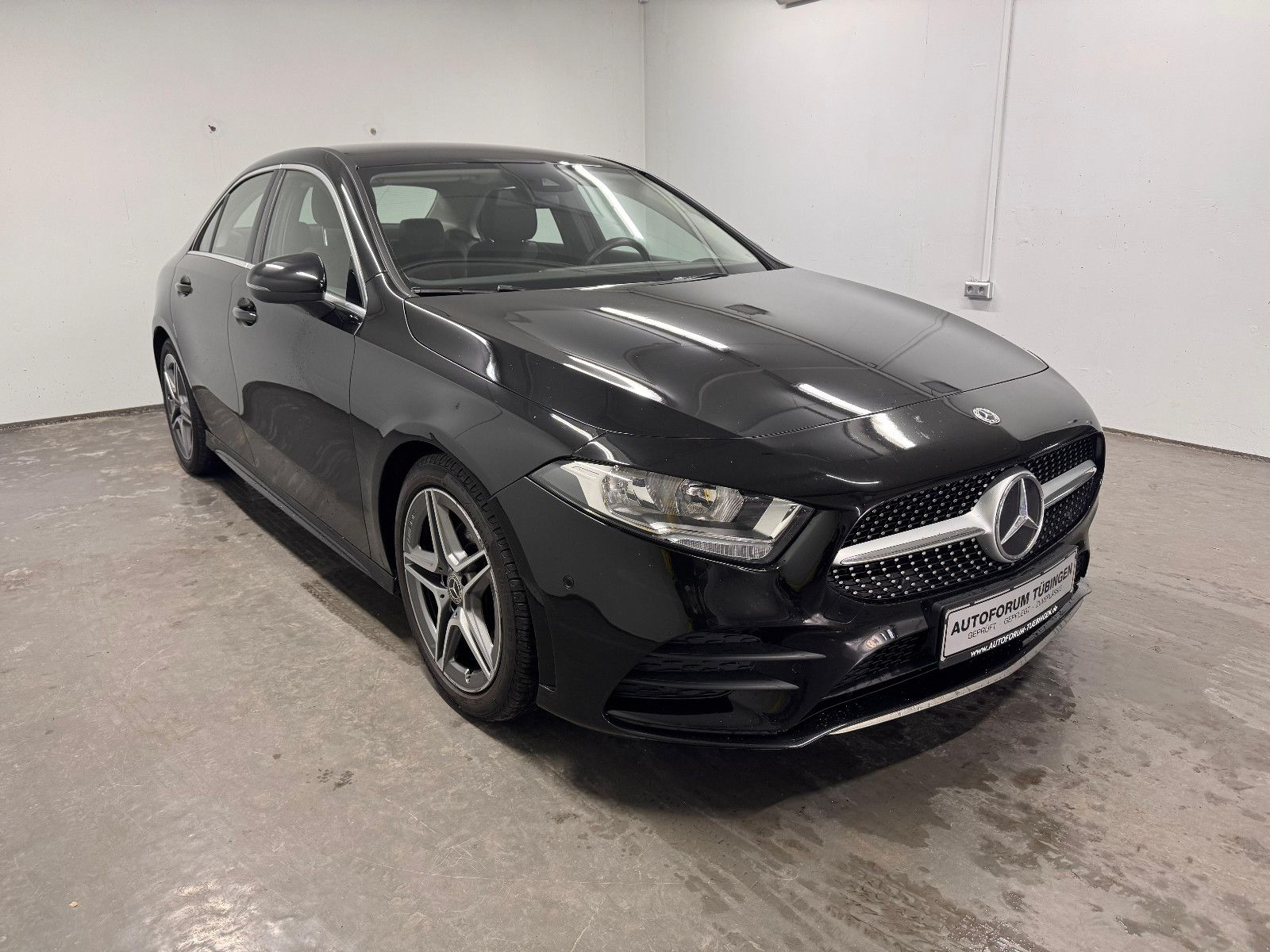 Fahrzeugabbildung Mercedes-Benz A 200 d 4MATIC DCT LImousine *AMG-LINE*KAMERA*