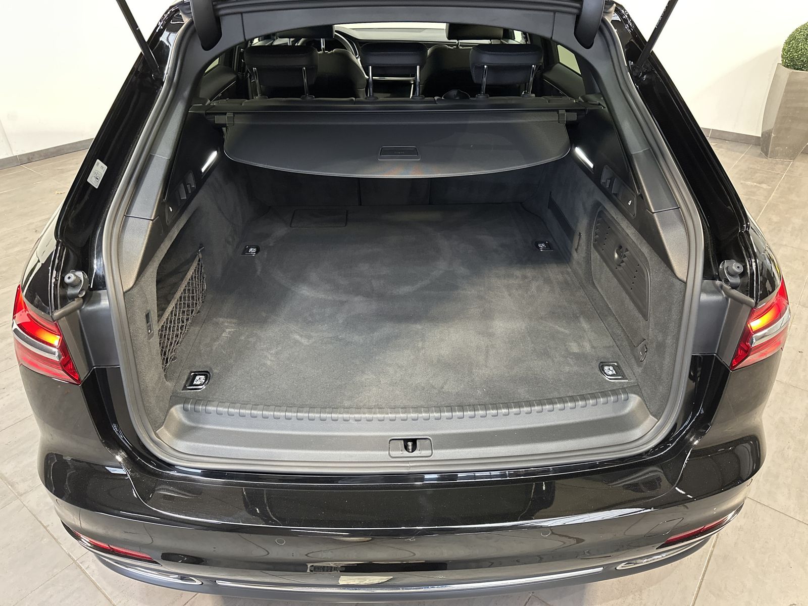 Fahrzeugabbildung Audi A6 Avant 50 TFSI e Quattro S-Line NAV+LED+AHK+VC