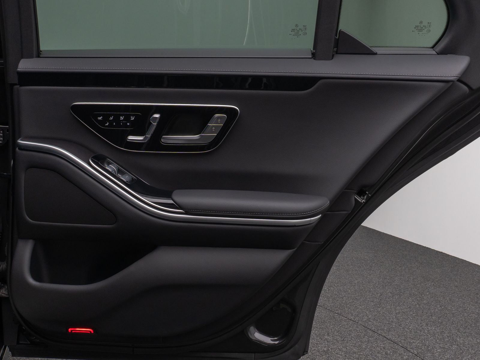 Fahrzeugabbildung Mercedes-Benz S 400d 4Matic 9G-Tronic360° HUD DAB SoftCose