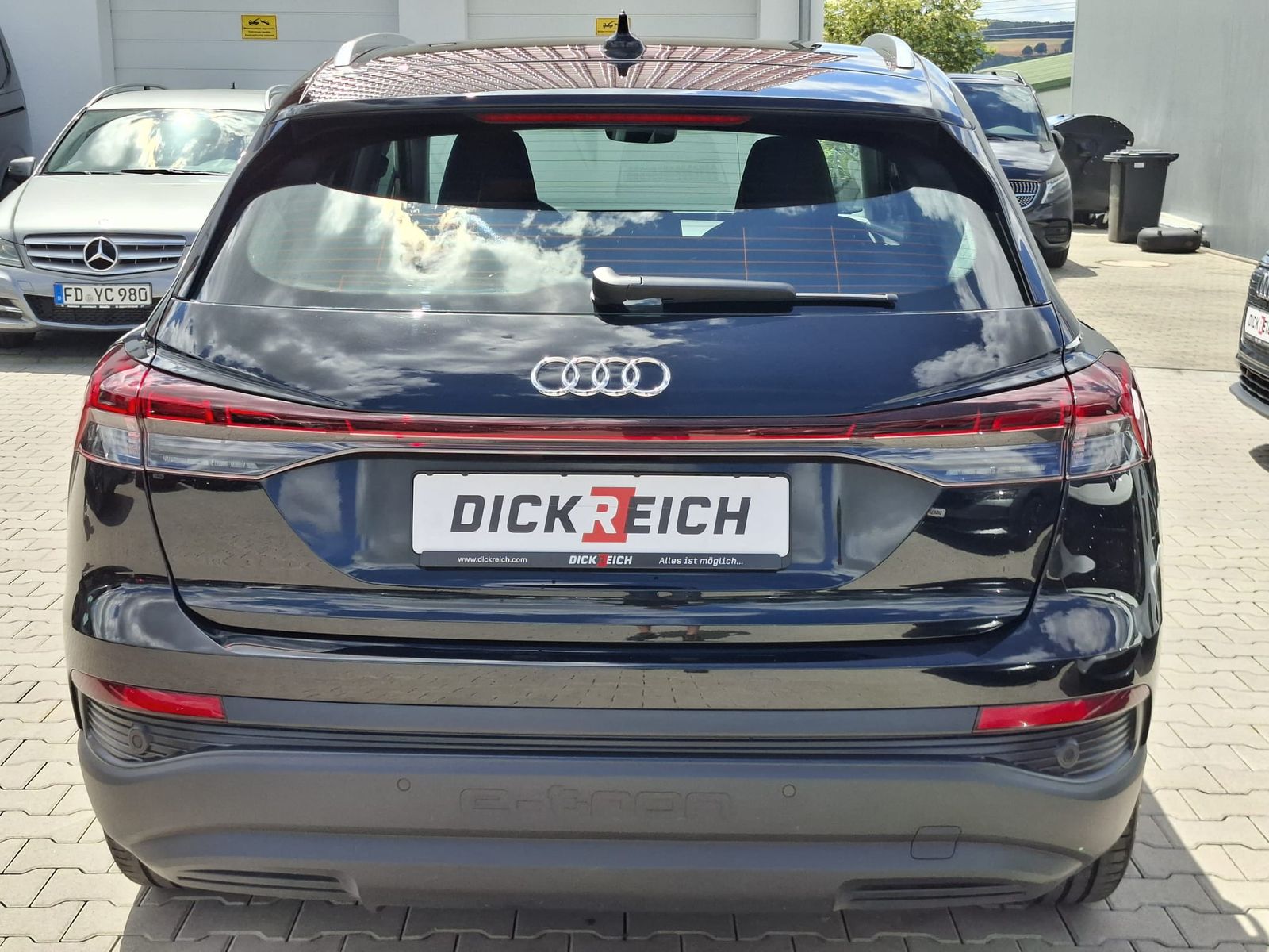Fahrzeugabbildung Audi Q4 e-tron 40 AHK*LED*19"ALU*SHZ*SPORTSITZE*94,4%