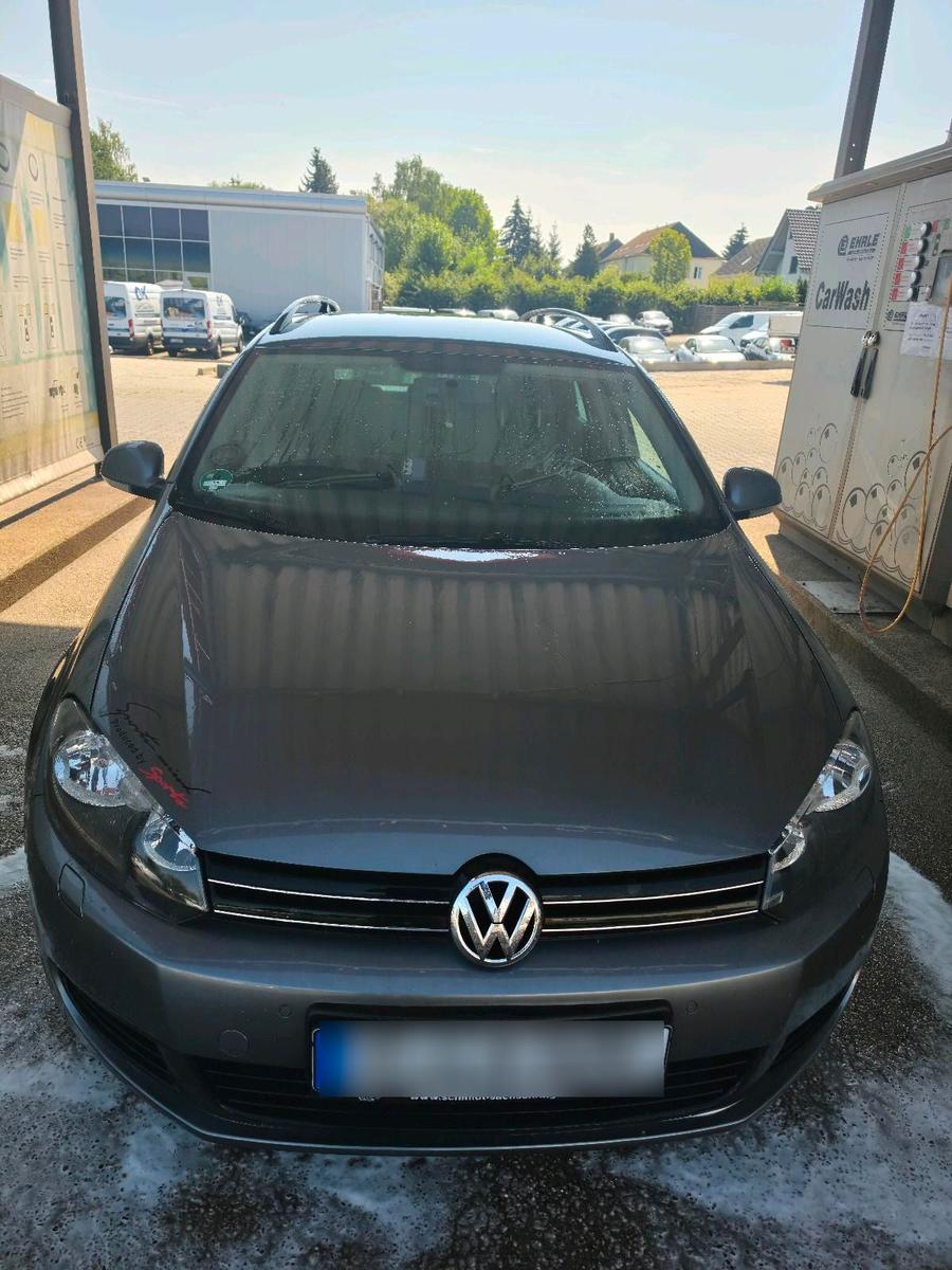 Volkswagen Golf 2010 — rear view
