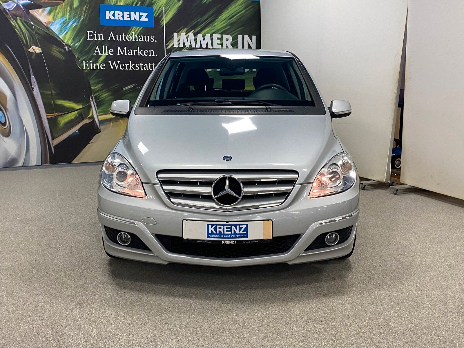 Fahrzeugabbildung Mercedes-Benz B 180 Autotronic+BLUETOOH FREISPRECHEINRICHTUNG