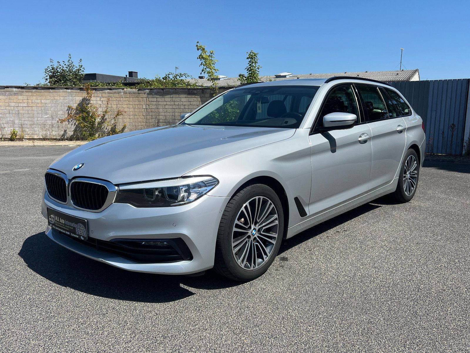 BMW BMW 530i Touring SportLine*AMBIENTE*LED*PANO*KAM*