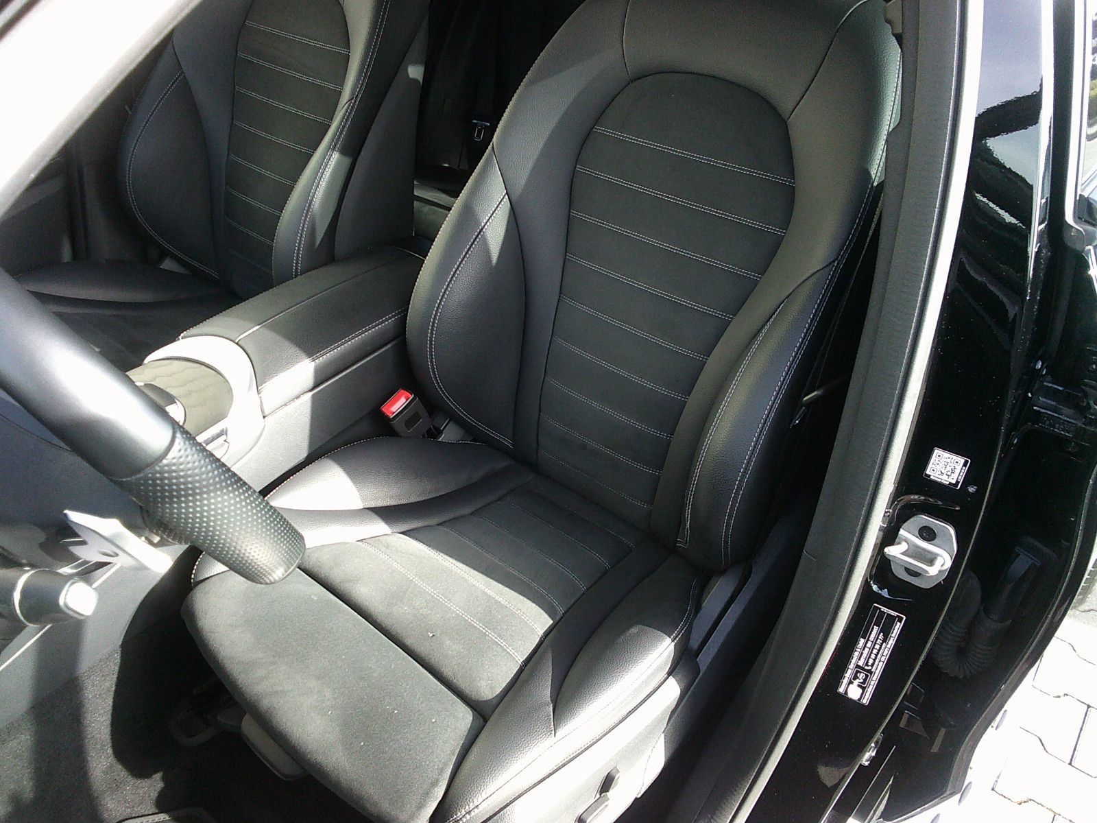 Fahrzeugabbildung Mercedes-Benz GLC 300 de 4Matic Coupe AMG Line / Night Paket