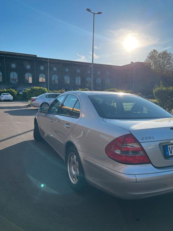 Mercedes-Benz E 220
