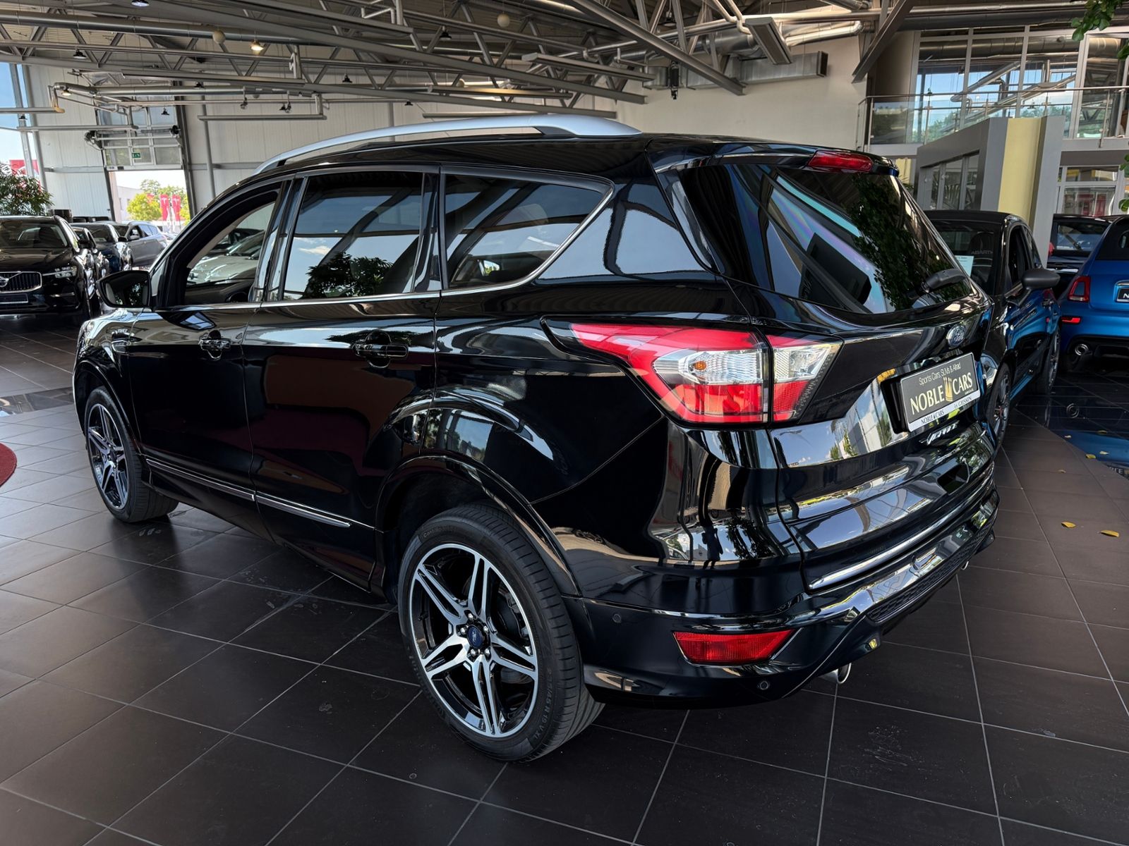 Fahrzeugabbildung Ford Kuga Vignale Allrad PANO AHK SONY XENON
