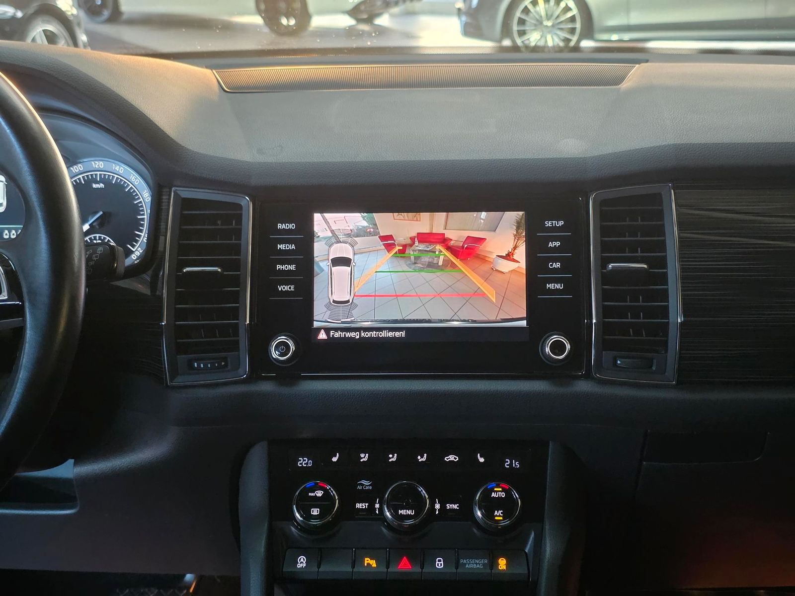 Fahrzeugabbildung SKODA 2.0 Kodiaq 4x4/1.Hd/Navi/CAM/Keyless/ACC/Memo