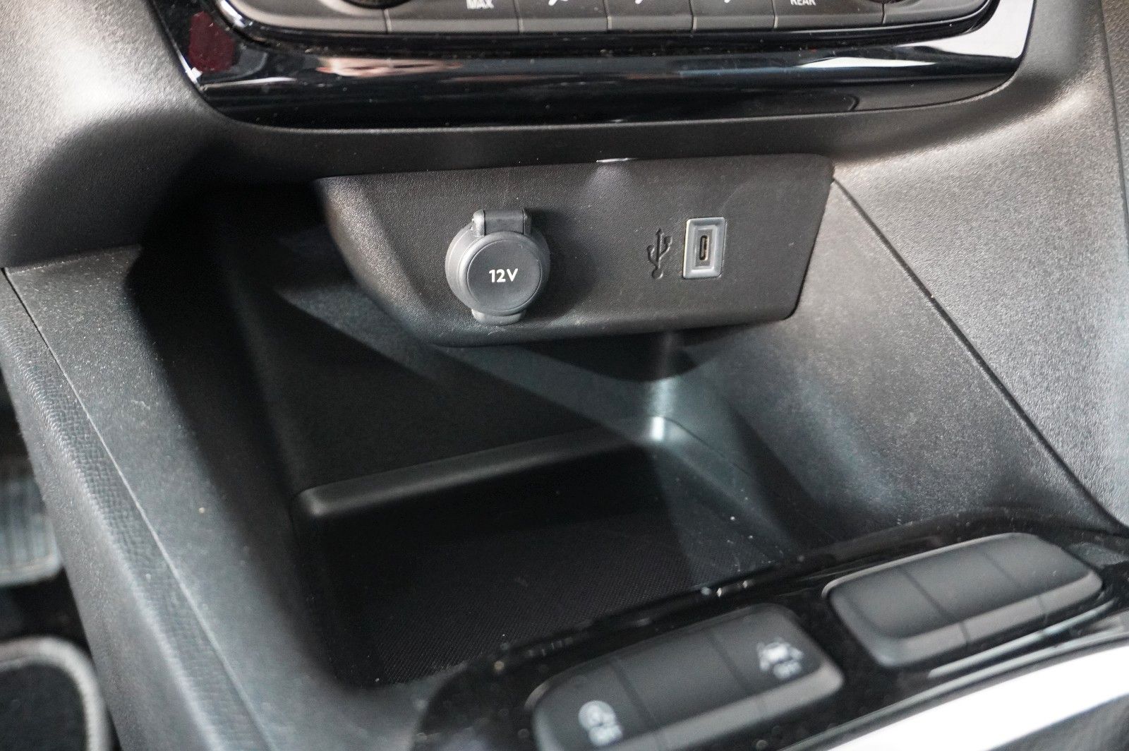 Fahrzeugabbildung Opel Corsa F 1.2 FACELIFT NAVI/LED/KAMERA/VIRTU./DAB+