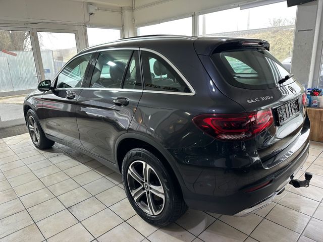 Mercedes-Benz GLC 300 e 4Matic Plugin Hybrid,M2022 Netto=28445