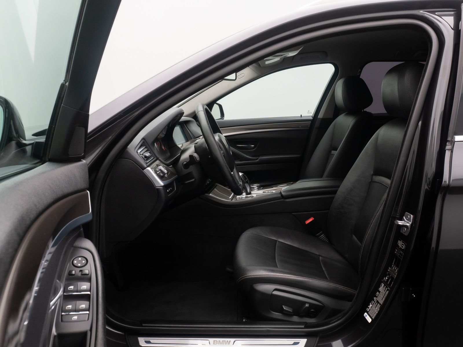 Fahrzeugabbildung BMW 530d xD Modern Line AHK HUD HiFi Leder Standheiz