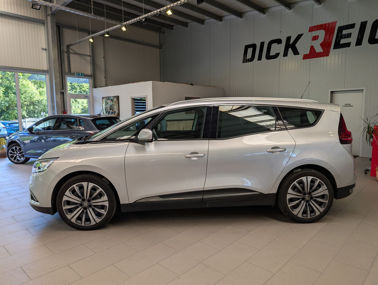 Fahrzeugabbildung Renault Grand Scenic 1.7 BLUE dCiFamily-Paket PDC v/h