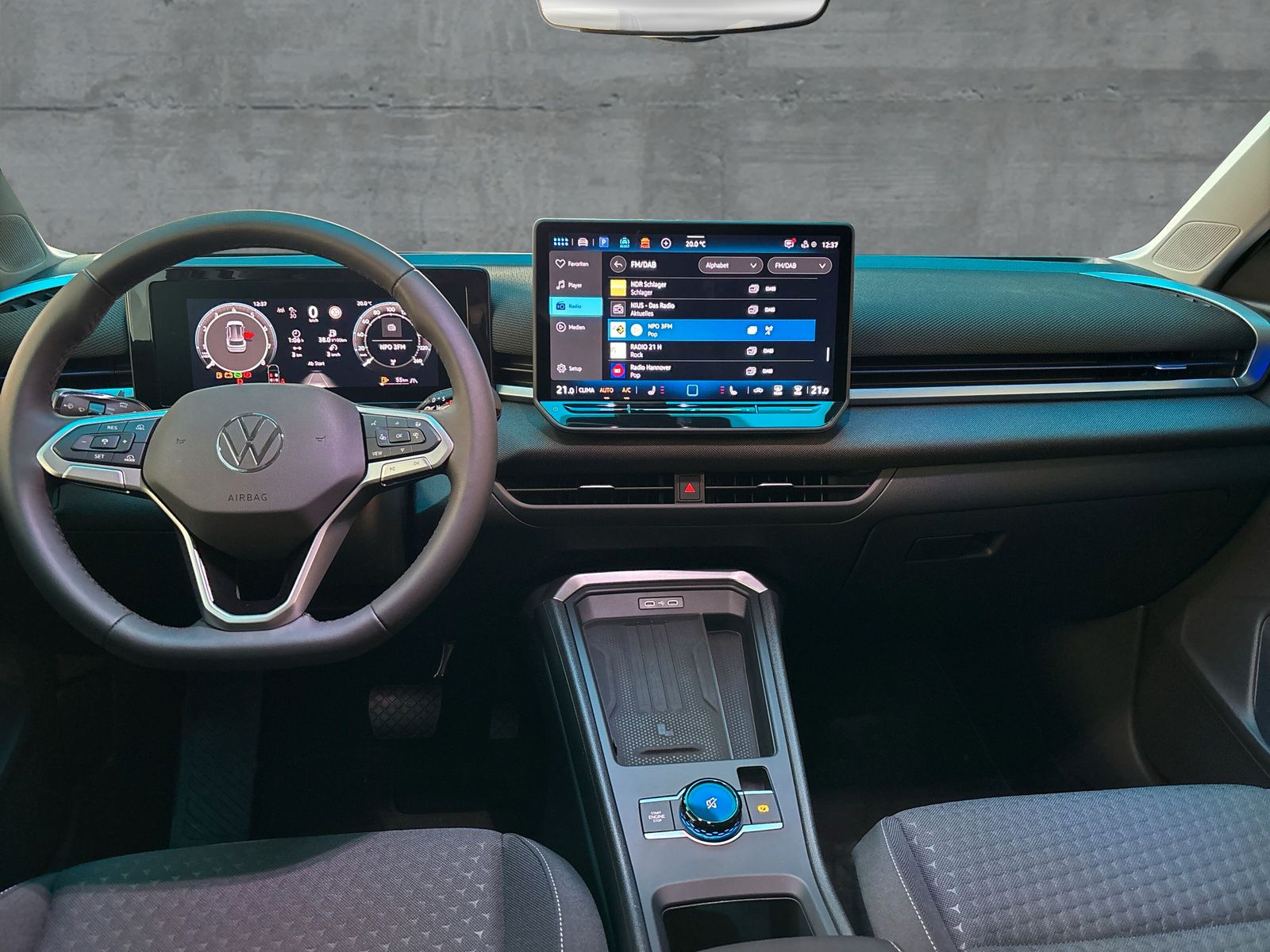 Fahrzeugabbildung Volkswagen T-Roc 1.5 eTSI Life Keyless ACC Kamera SHZ
