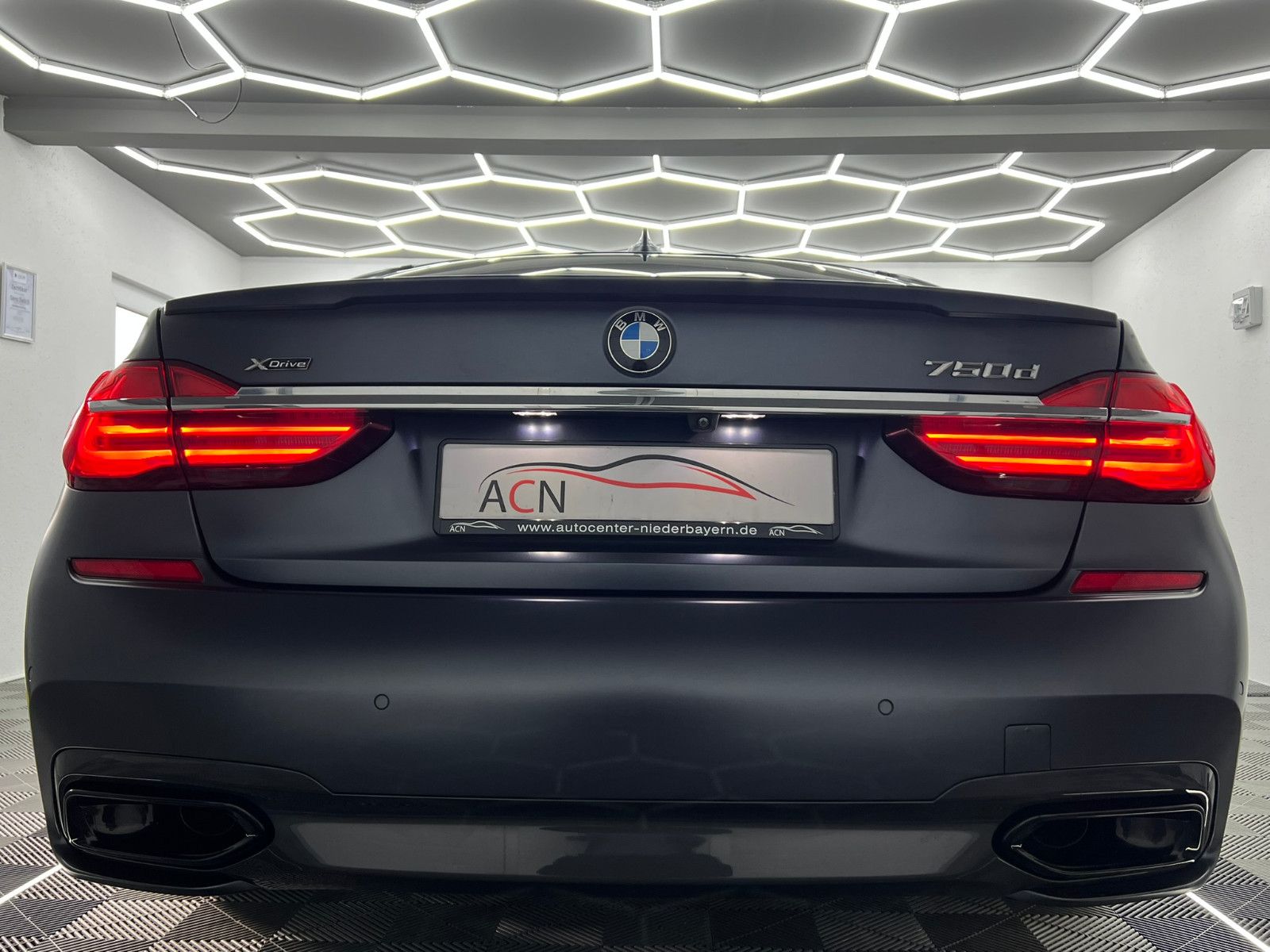 Fahrzeugabbildung BMW 750 d xDrive M SPORT/LASER/EXECUTIVE PRO/FROZEN