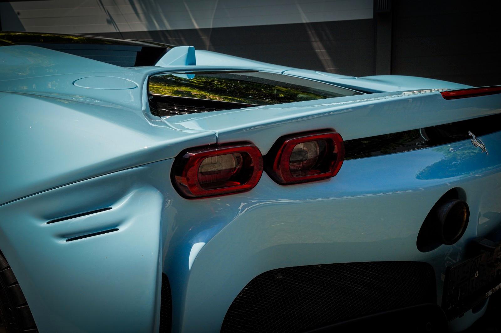 Ferrari SF90 Spider/LIFT/Azzuro La Plata