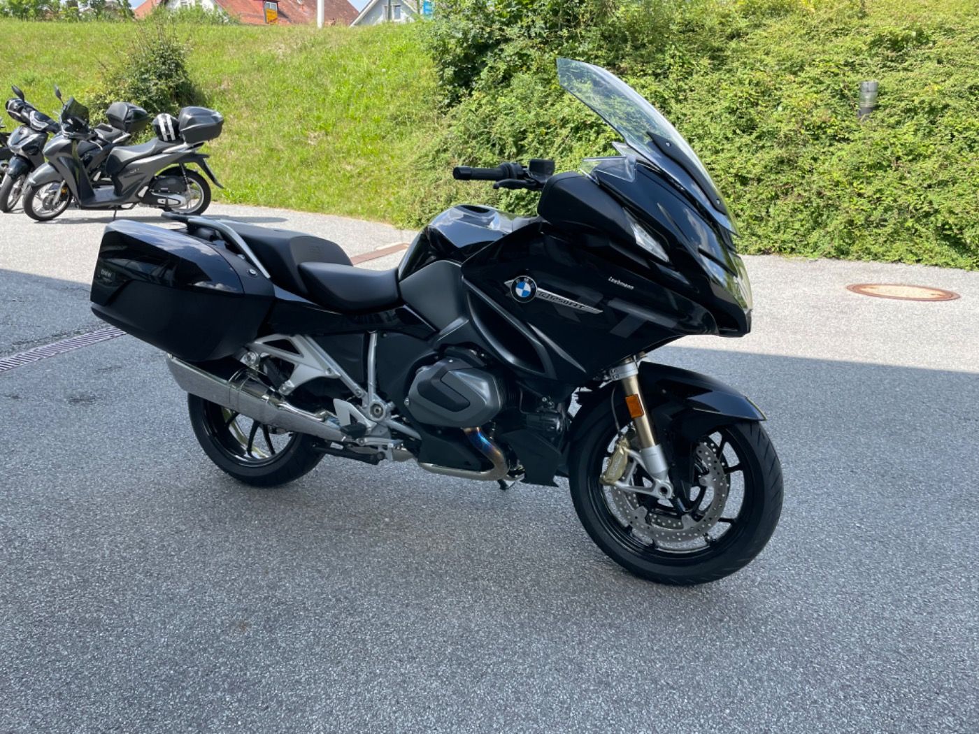 Fahrzeugabbildung BMW R 1250 RT Sondermodell Triple Black ACC