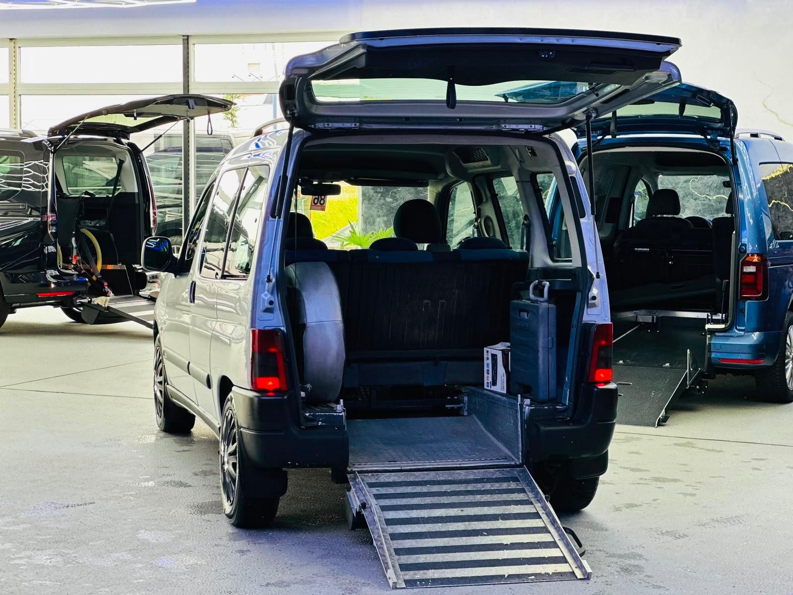 Citroën Berlingo-Schwneksitz-Behindertengerecht-Rampe