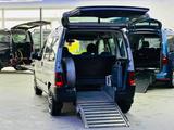 Citroën Berlingo-Schwneksitz-Behindertengerecht-Rampe - Citroën aus 2003