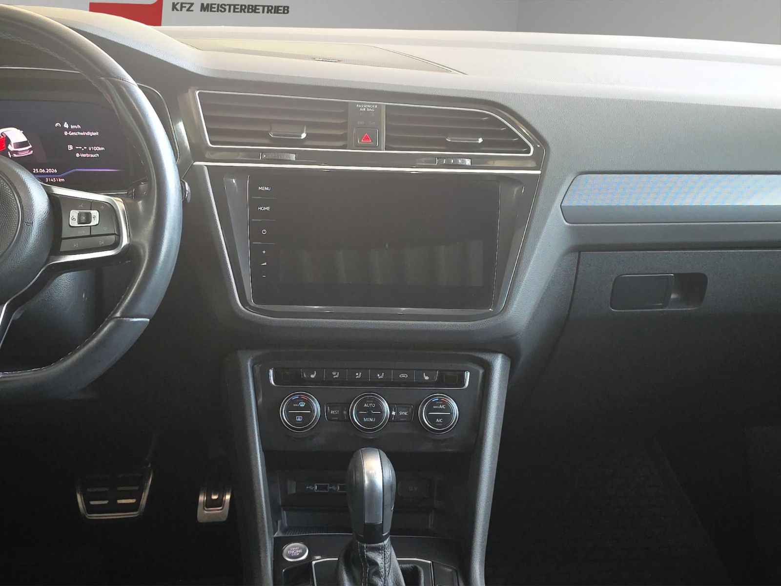 Fahrzeugabbildung Volkswagen Tiguan  R-LINE HiGHLiNE  4MOTION PANORAMA DACH