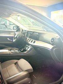 Mercedes E 220 - 12