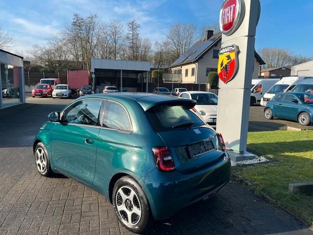 Fiat 500e  Action
