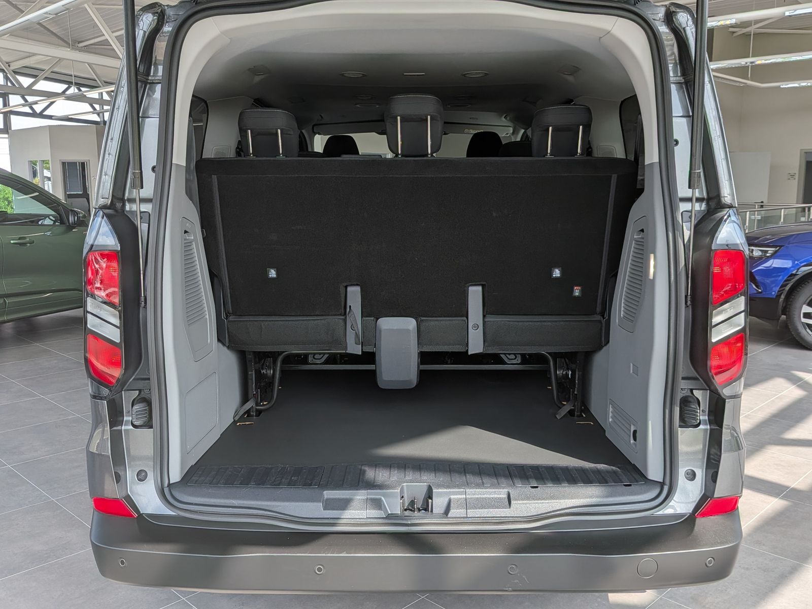 Fahrzeugabbildung Ford Transit Custom 320 L1 Aut. 8-Sitze LED ACC Cam