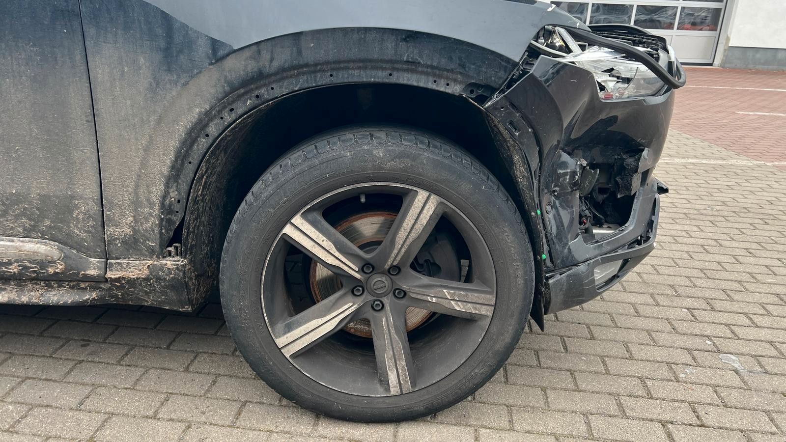 Fahrzeugabbildung Volvo XC90 Inscription AWD Frontschaden