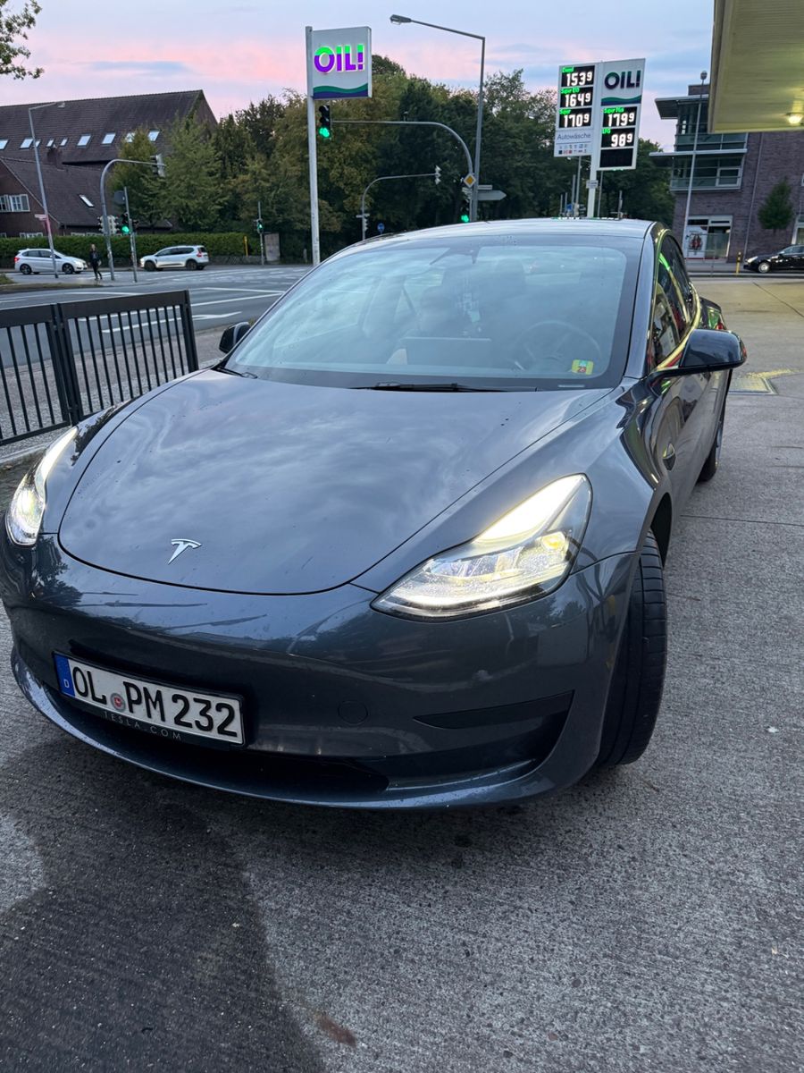 TESLA Model 3