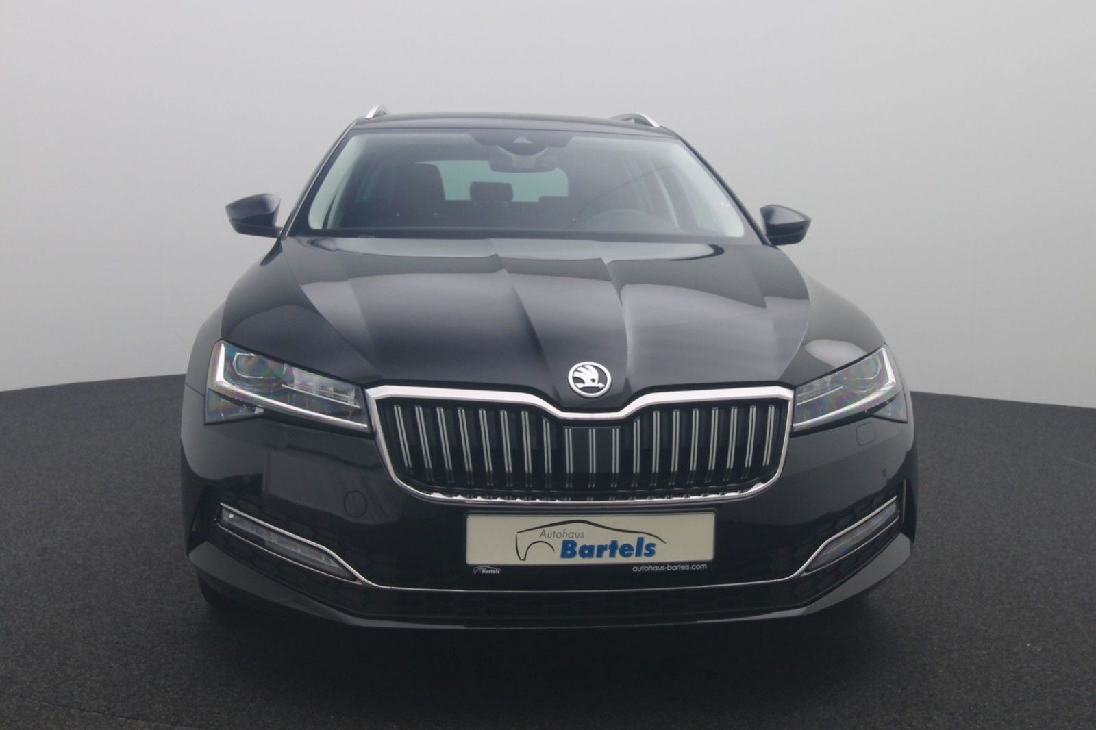 Fahrzeugabbildung SKODA Superb Combi 2.0 TDI Premium Edition Standheiz.