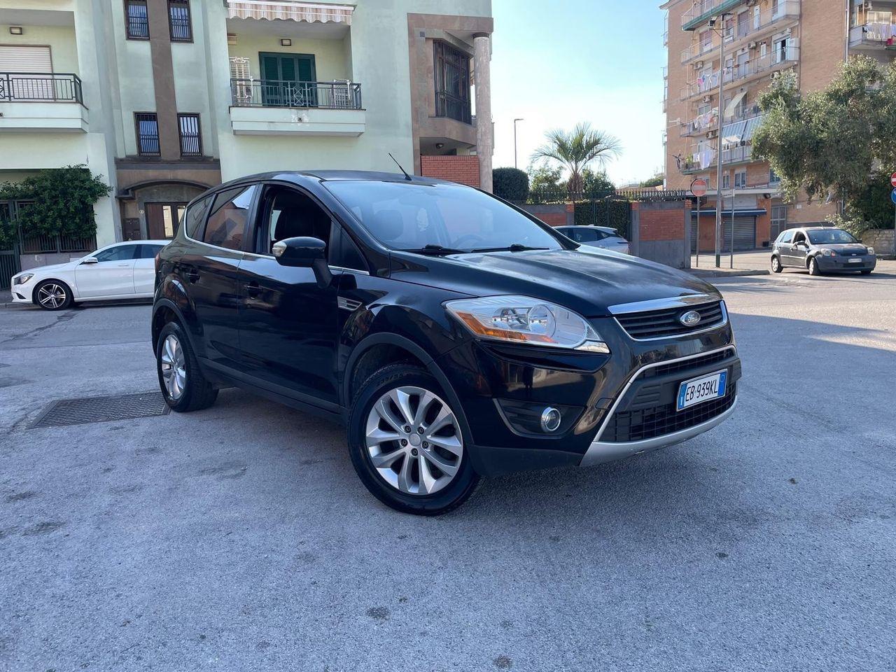 Ford Kuga 2010 — салон