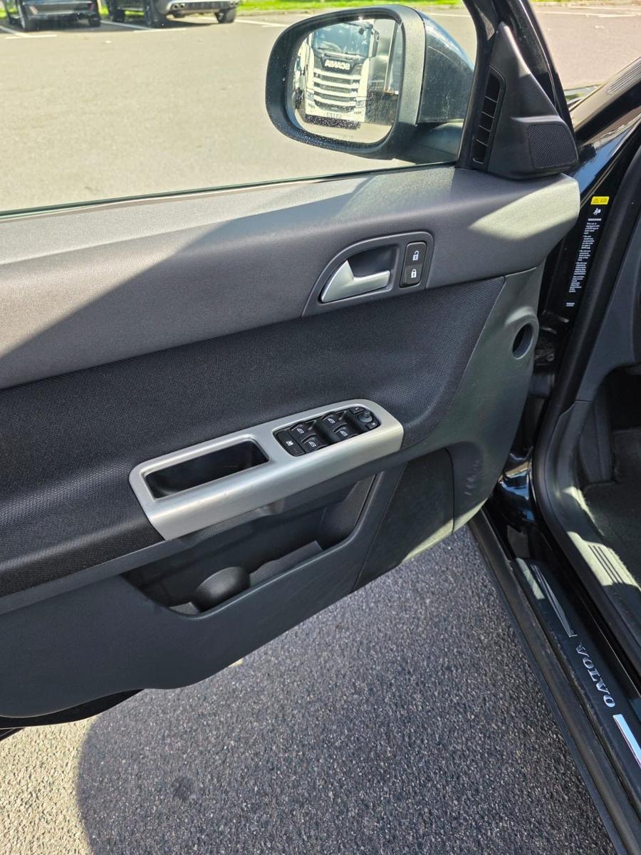 Volvo V50 2009 — photo 11