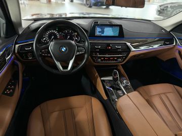 Fahrzeugabbildung BMW 520d xD  Luxury Line ACC Pano AHK HUD Kamera 360