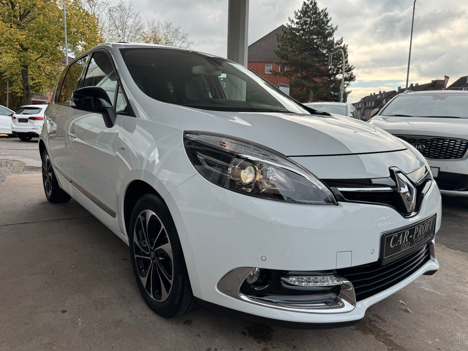 Fahrzeugabbildung Renault Scenic III BOSE Edition Autom. Navi/Panorama