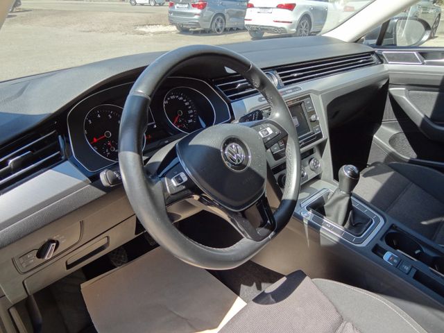 Fahrzeugabbildung Volkswagen Passat Variant Comfort/1.Hd/SitzH/AHK/59TKM/150P