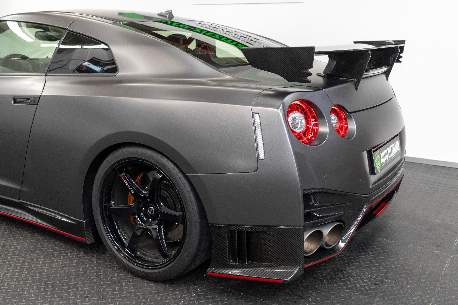 Fahrzeugabbildung Nissan GT-R 3.8l NISMO/CARBON/ÜBERROLLBÜGEL/SCHALENSITZ